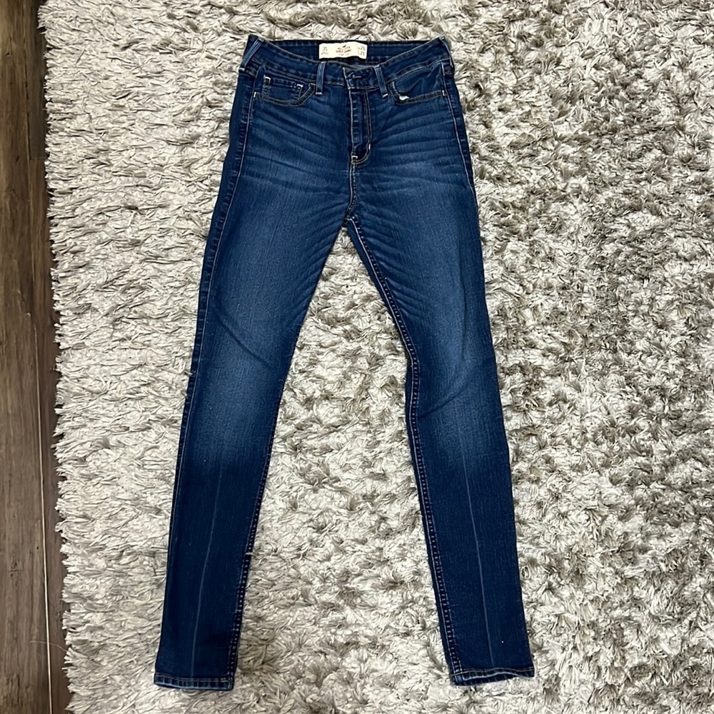 Hollister ladies teens super skinny jeans. 26 29